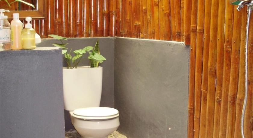 a bathroom with a toilet and a sink, Rura Raya Homestay in Tana Toraja