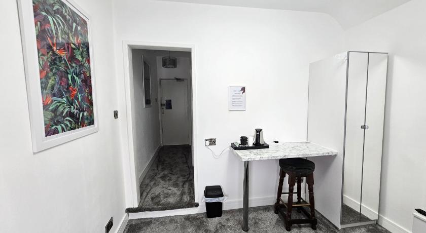 ABBEY HOTEL photo