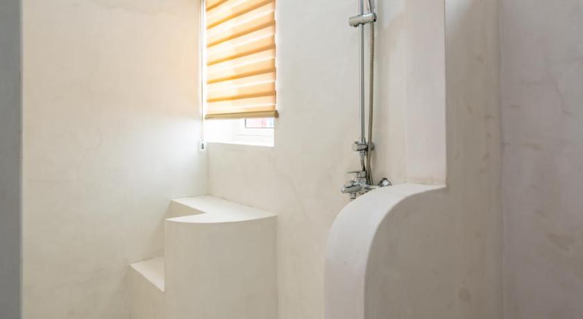 Image of Deluxe Triple Room 14