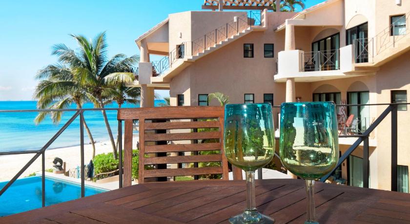 Oceanfront Condo Luna Encantada with Pool and Great Rates Luna A2 photo