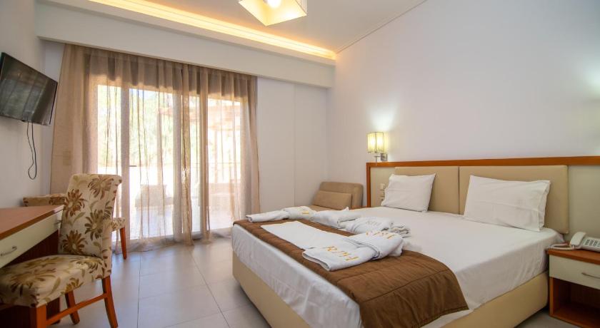 Image of Double Room with Hot Tub 5