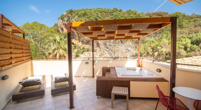 Image of Double Room with Hot Tub 3