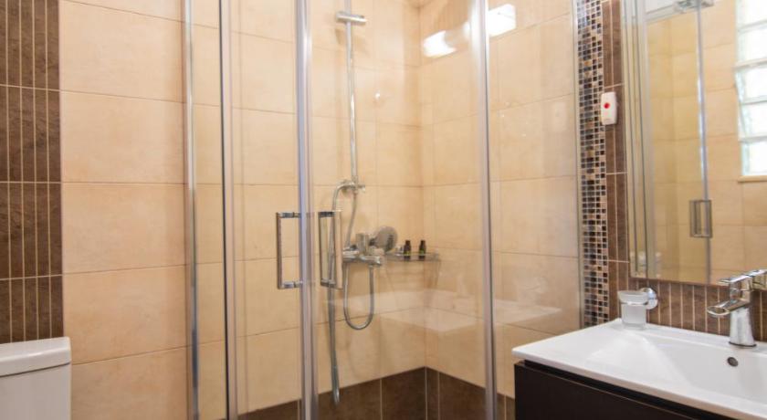 Image of Triple Room 2