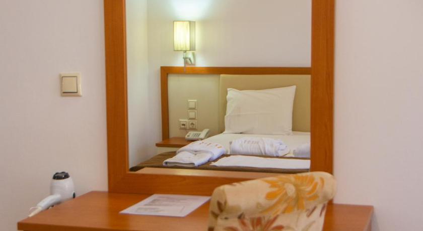 Image of Double Room with Hot Tub 12
