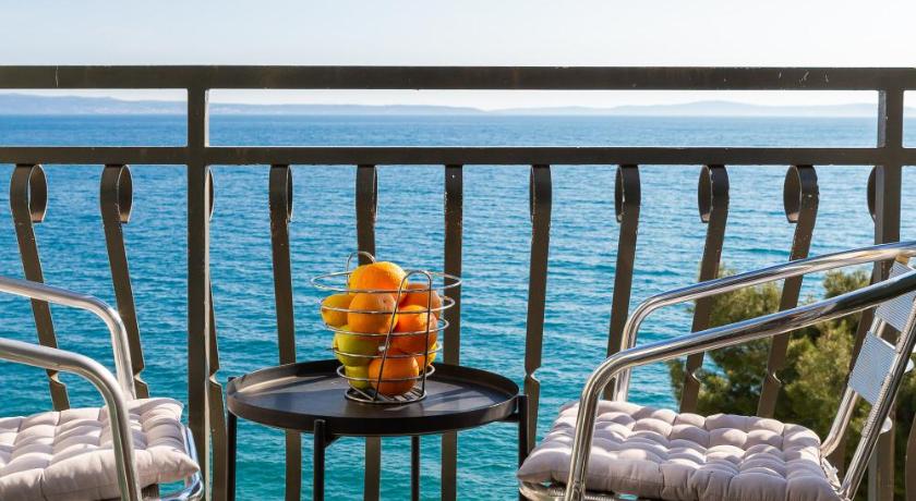 Solar Beach Inn photo