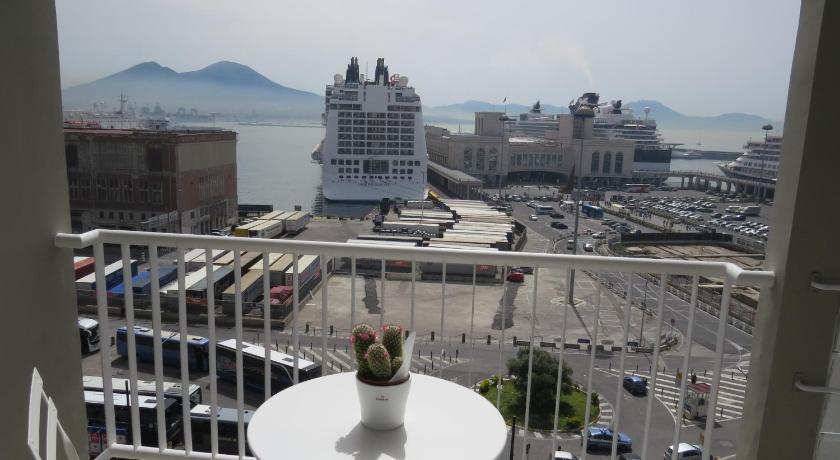 Skyhouse Beverello — Hotel in Naples
