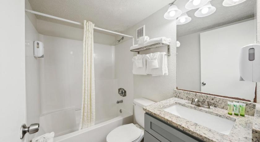 Image of Beachfront Classic Room - Queen/Queen with Kitchen 2