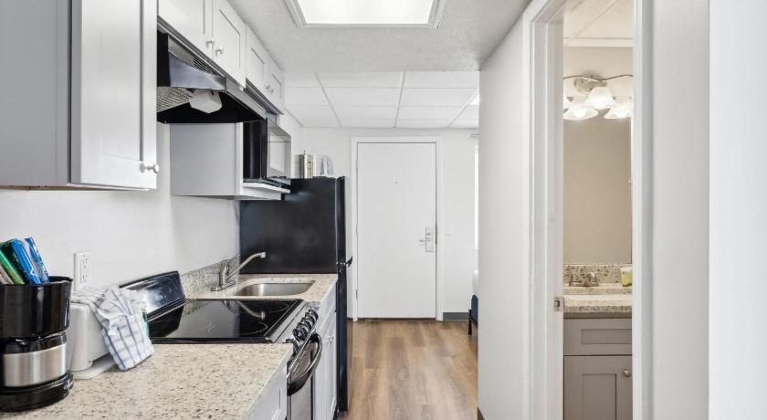 Image of Beachfront Classic Room - Queen/Queen with Kitchen - Split Accommodations 11