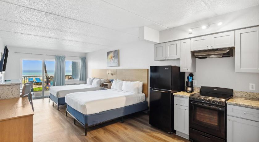 Image of Beachfront Classic Room - Queen/Queen with Kitchen 14