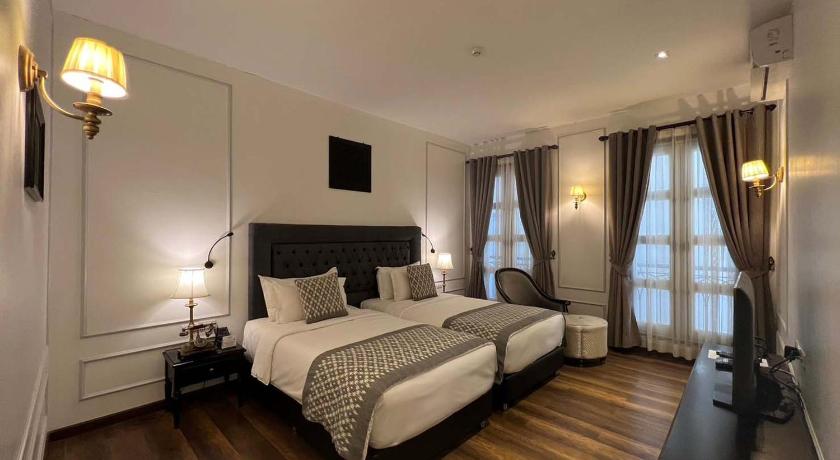 Image of Premier Double or Twin Room 8