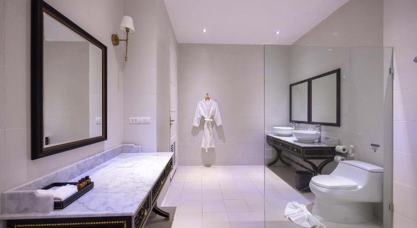 Image of Premier Pool Access 17