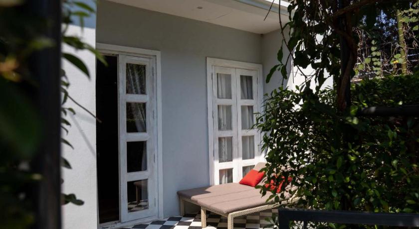 Image of Premier Pool Access 1