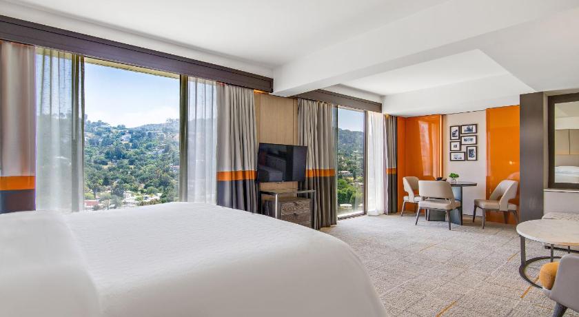 Image of Suite, 1 King, Sofa bed 1
