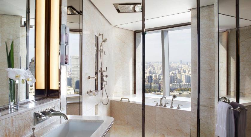 Фото: Panoramic Suite, Club lounge access, 1 Bedroom Suite, 1 King, Skyline view 2