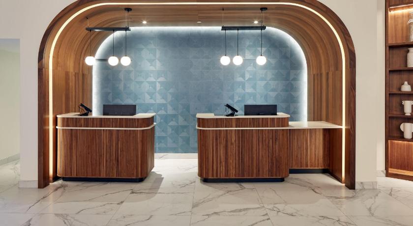 Courtyard by Marriott Montreal Midtown photo