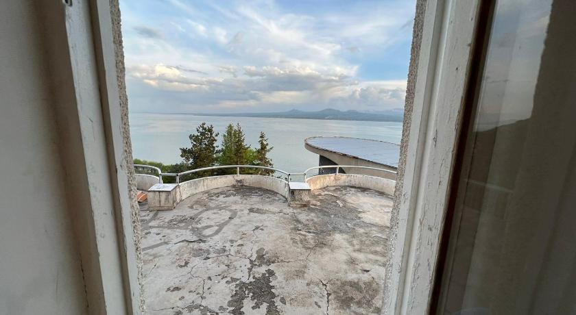 Image of Triple Room with Lake View 3