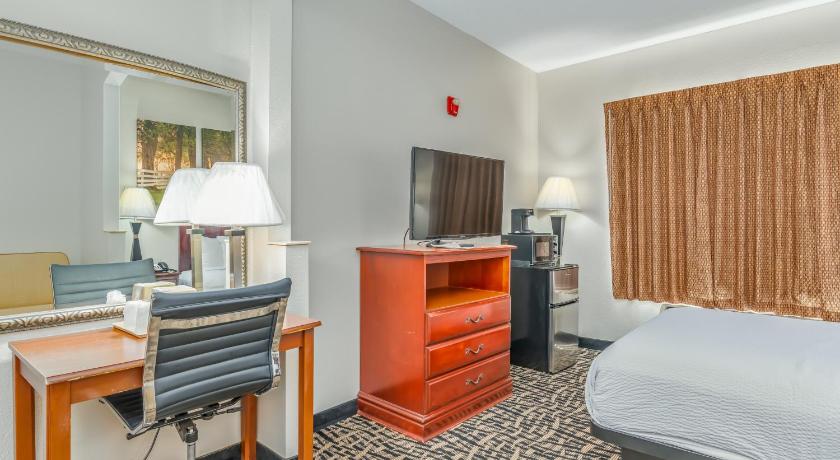 Days Inn by Wyndham Coliseum Montgomery AL photo