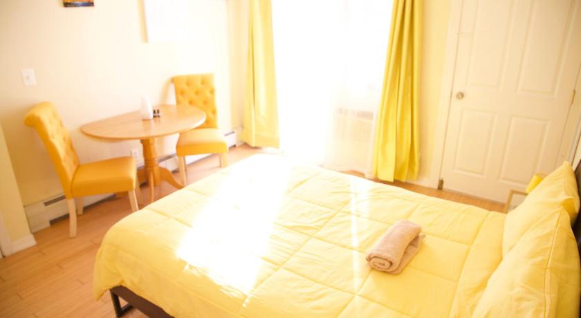 Brighton Room-With Balcony-5min to Beach-Separate Entrance photo