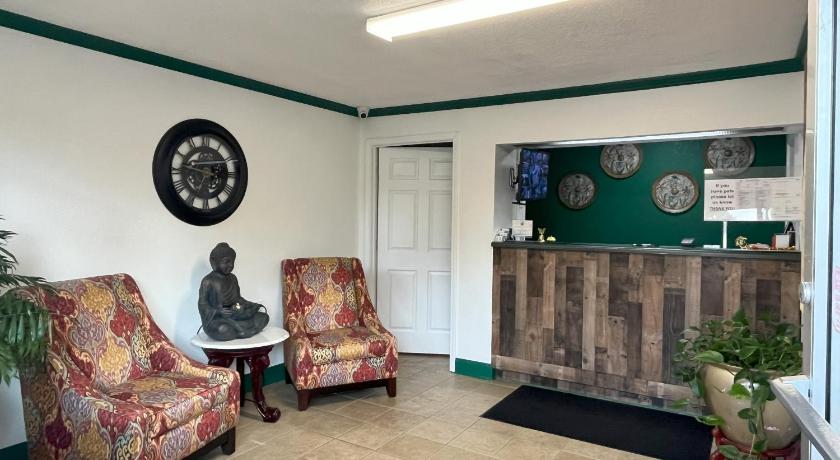 Pinetree Inn photo