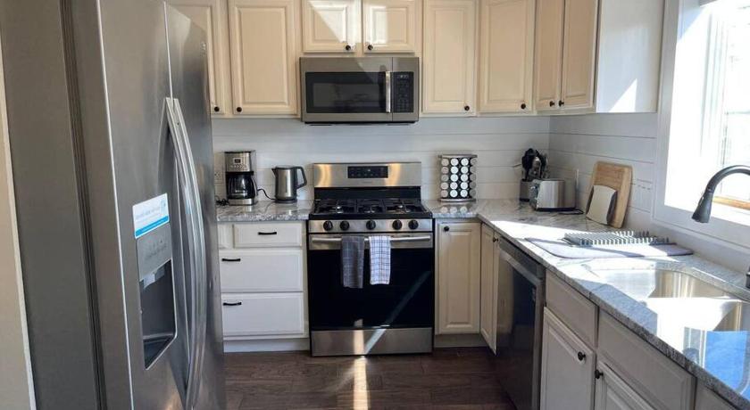 The Gray House by Gallaudet 4 BR 3 BA photo