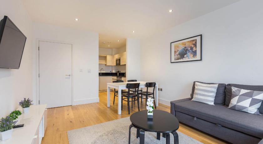 Image of Deluxe One-Bedroom Apartment with Balcony 4