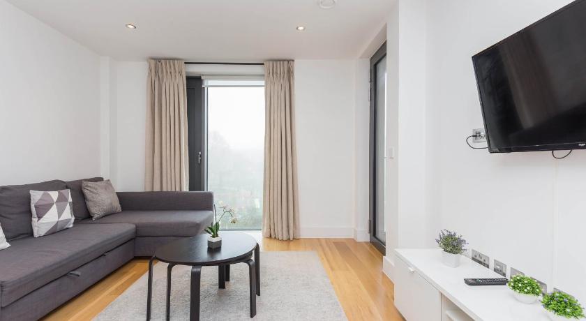 Image of Deluxe One-Bedroom Apartment with Balcony 6