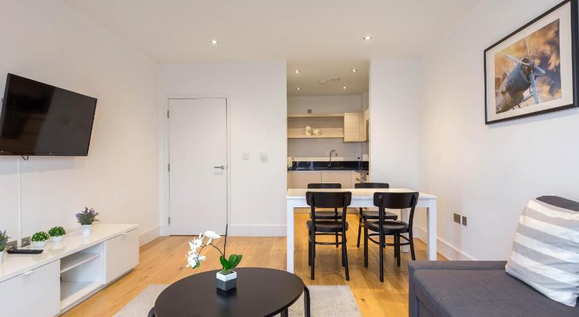 Image of Deluxe One-Bedroom Apartment with Balcony 5