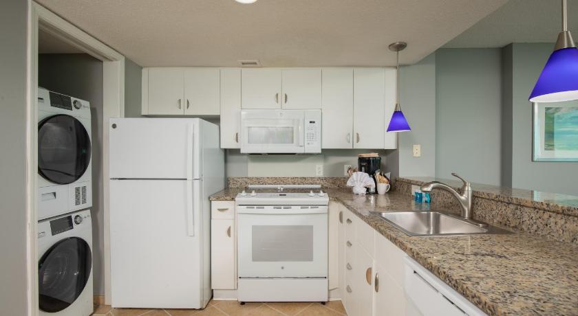Image of Corner Three-Bedroom Suite - Ocean Front 11