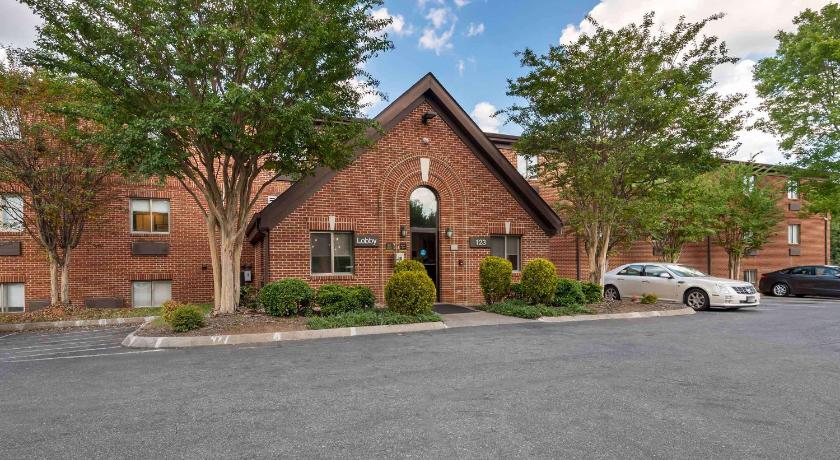 Extended Stay America Select Suites - Charlotte - University Place - E. McCullough Dr. photo