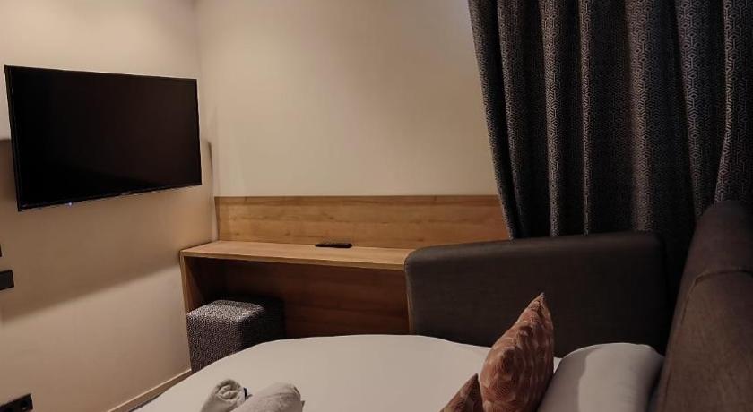 Immagine di Camera Deluxe Doppia con Letto Matrimoniale (Deluxe Double Room) 12