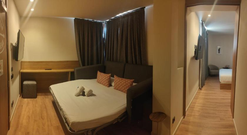 Immagine di Camera Deluxe Doppia con Letto Matrimoniale (Deluxe Double Room) 14
