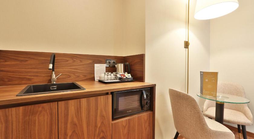Image of Double Executive 8