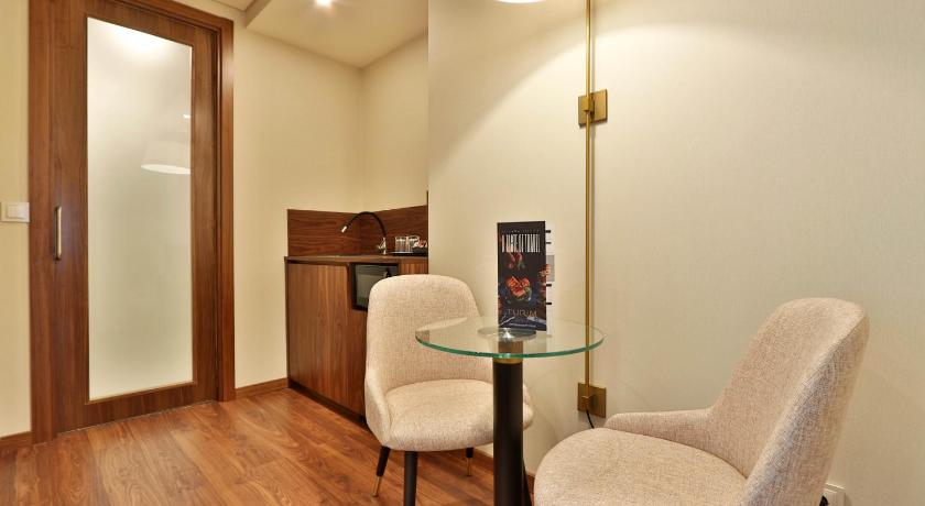 Image of Double Executive 9