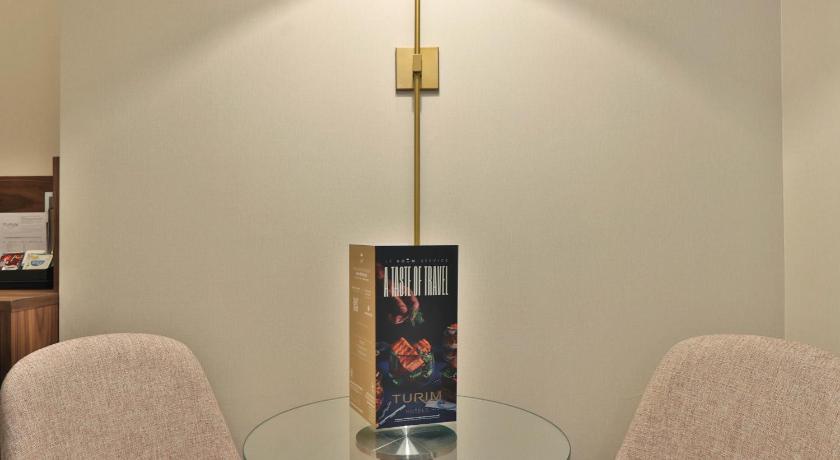 Image of Double Executive 13