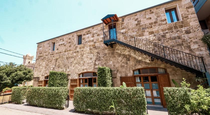 Old Town Guesthouses — Hotel in Batroun