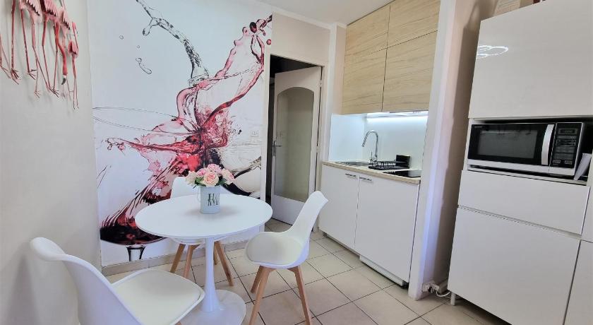 Immagine di Monolocale con Balcone (Studio with Balcony) 5