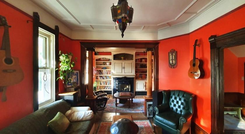 Le Salon des Inconnus