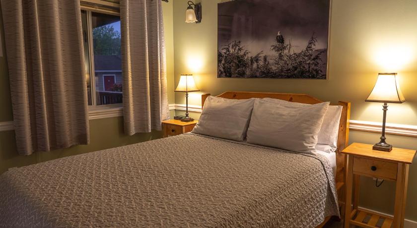 Wild Pacific Guest Suites photo