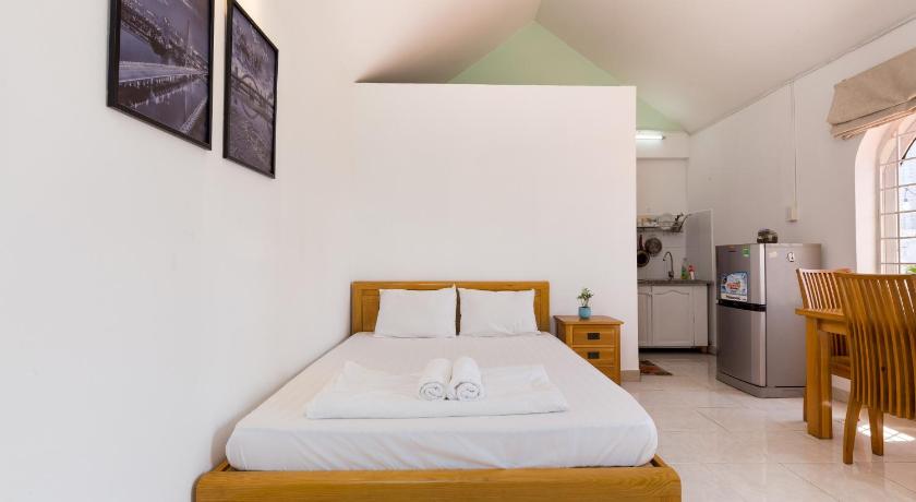 Halo Apartment With Balcony photo