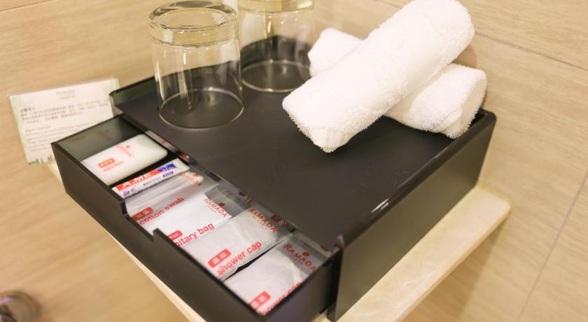 Image of King Room with Mobility Access - Non-Smoking 4
