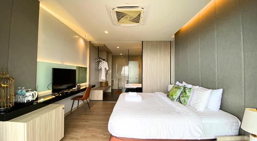 Image of Honeymoon Suite 0
