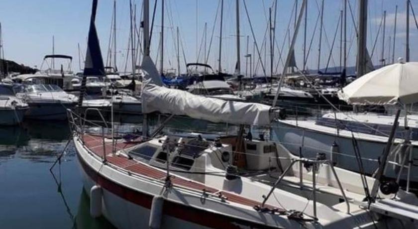 Foto di Bateau a quai St Raphaël, 4 couchages , voilier Etap 28i - Prenotazione scontata Agoda