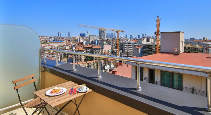 Ramada By Wyndham İstanbul Taksim - image 5