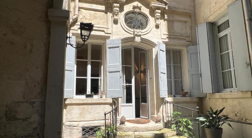 Courbet's bachelor pad