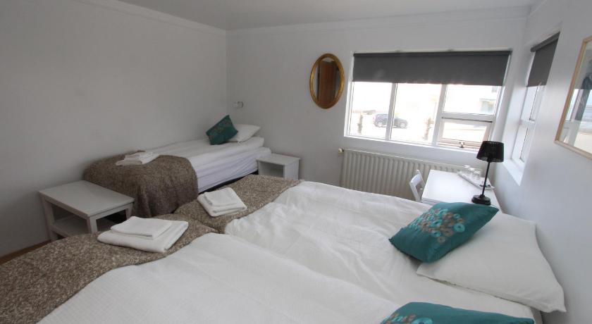 Image of Double or Twin Room with Shared Bathroom and Sea View 11