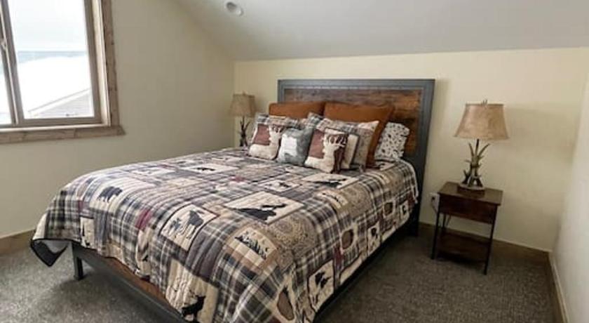 利亚 (ID) 3505 Joseph Dr Cabin with breathtaking views, 30 miles to Yellowstone 5星级 住宿 泳池