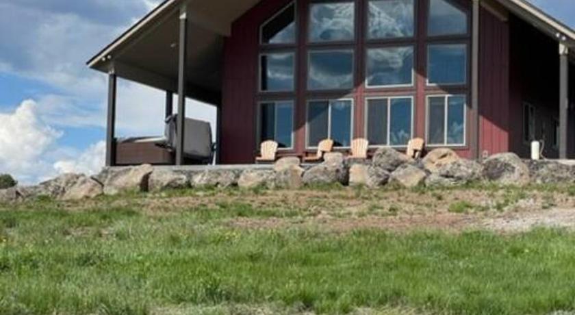 3505 Joseph Dr Cabin with breathtaking views, 30 miles to Yellowstone