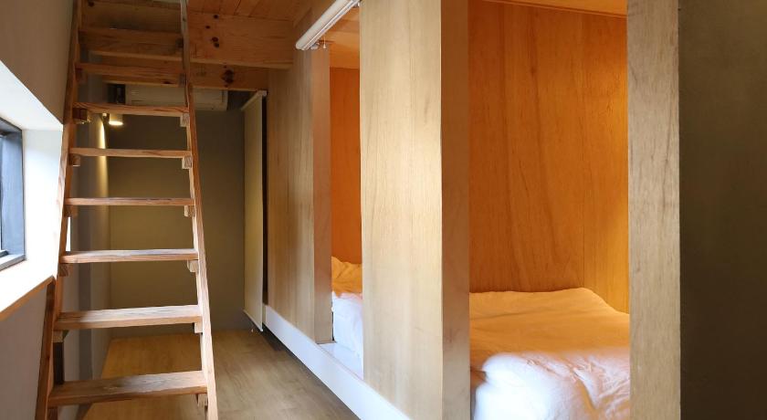 hostel mog photo