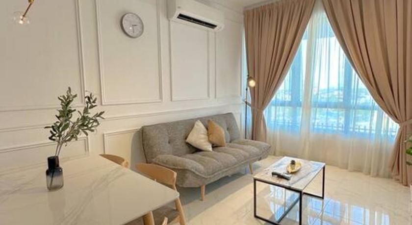 Netflix 2 Queen Bed Troika Kota Bharu Homestay 113 - image 34