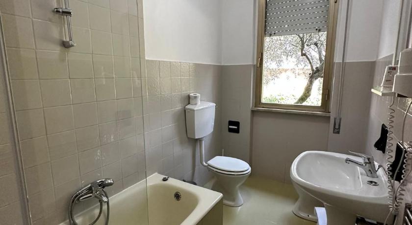 カッラーラ hotel La pineta 2つ星 ホテル 外観